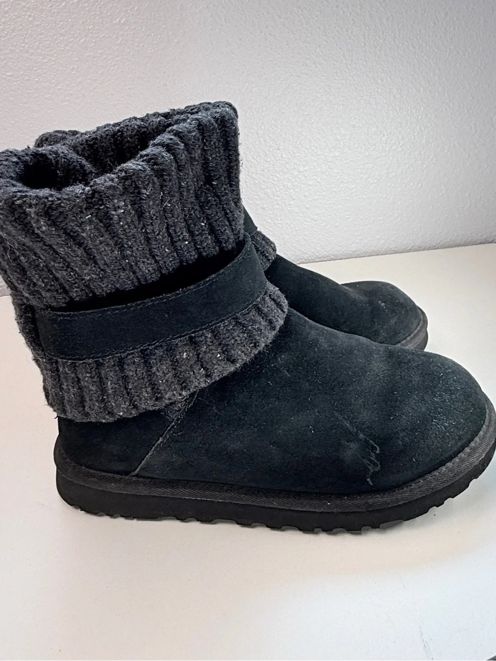 UGG Australia Cambridge Black Suede Knit Buckle Winter Boots Size 8 shearling